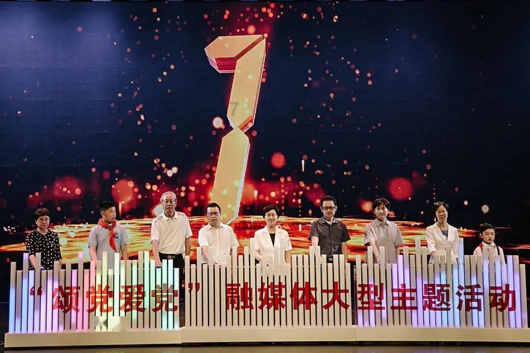 五彩几何塔